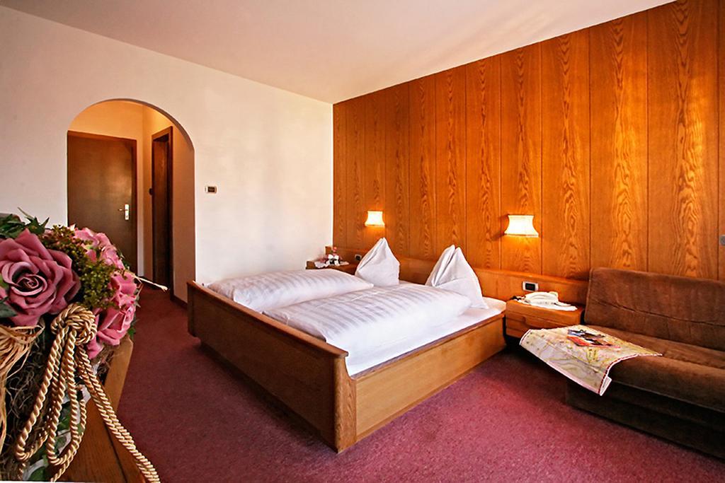 Hotel Schonbrunn Meran Buitenkant foto